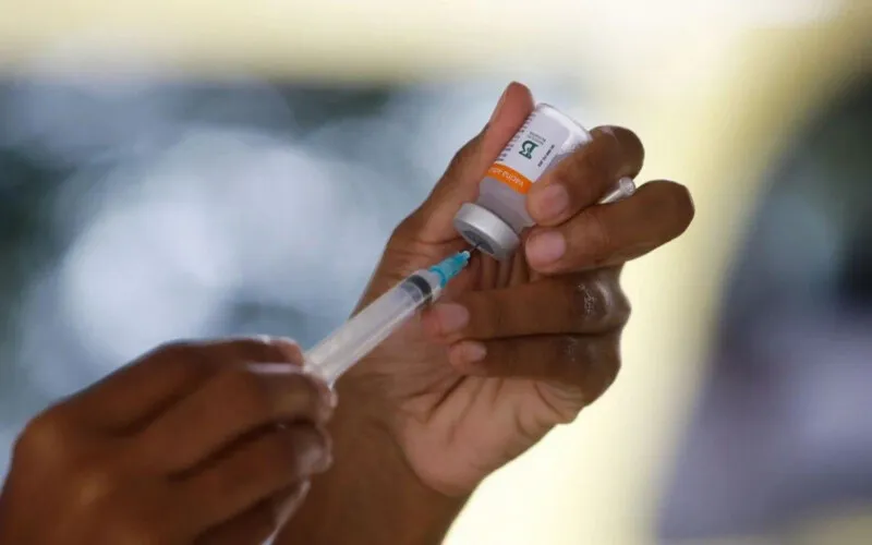 Ministério da Saúde quer apoio da China para a compra de 30 milhões de doses da vacina Sinopharm