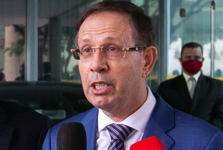 Wizard é apontado como membro do "gabinete paralelo" da Saúde