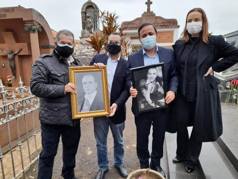 Carlos Lupi, Brizola Neto, Rodrigo Neves e Juliana Brizola com quadros de Getúlio Vargas e Leonel Brizola