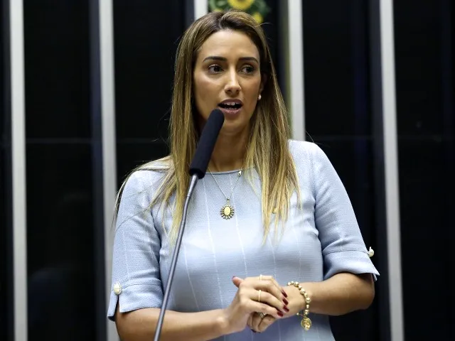 Deputada Flávia Arruda