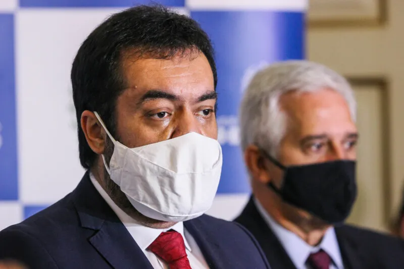 Claudio Castro deu declarações durante coletiva de imprensa