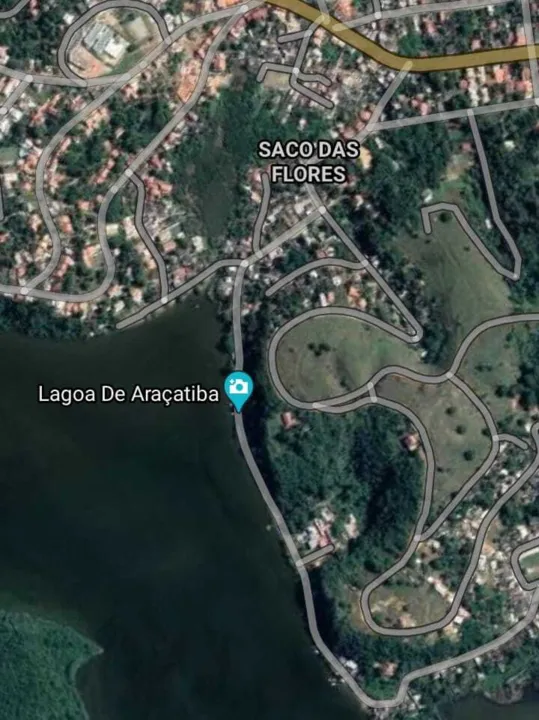Área onde o carro foi alvo de tiros