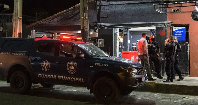 Comerciantes foram instruídos a cumprir medidas de distanciamento