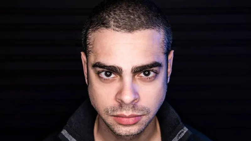 Cicero atuava como DJ e tinha uma gravadora
