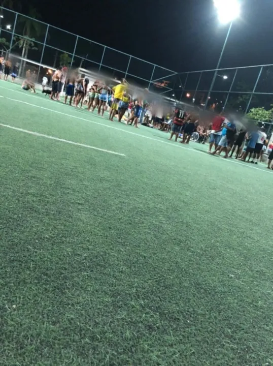 Imagem ilustrativa da imagem Urgente: 'Bonde' interrompe futebol em parque do Rio e mata três com tiros de fuzil