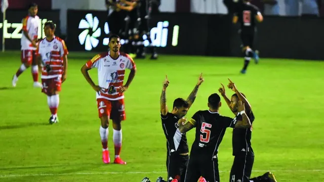 Imagem ilustrativa da imagem 'Se é pra tombar'...: Vasco 'derruba' Tombense em Minas e fica na Copa do Brasil