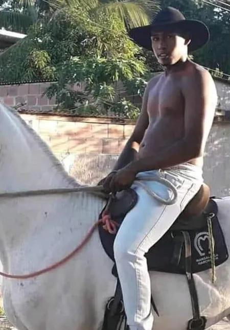 Vítima sumiu quando foi abastecer sua moto