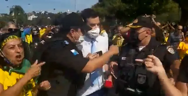 Pedro Duran foi escoltado pela PM