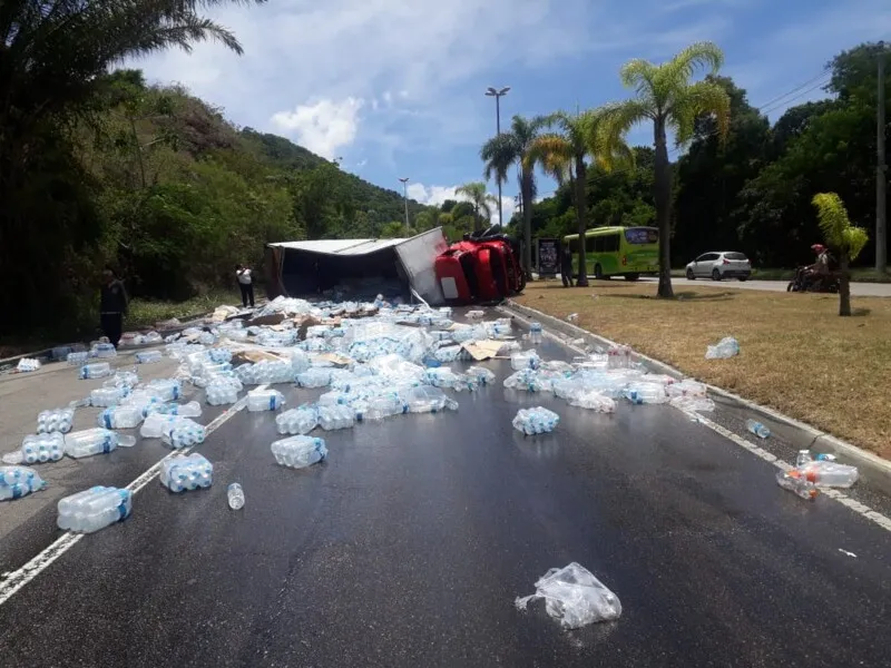 Fluxo de veículos foi desviado