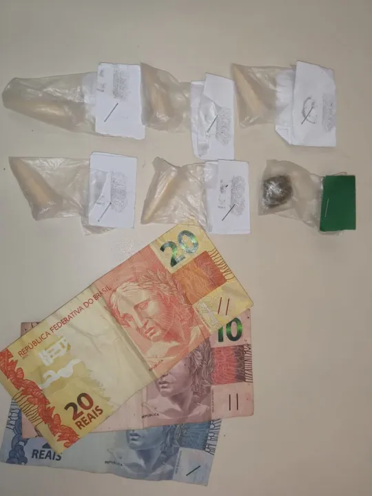 O suspeito, que já acumula anotações criminais por tráfico,  homicídio e porte ilegal de arma de fogo