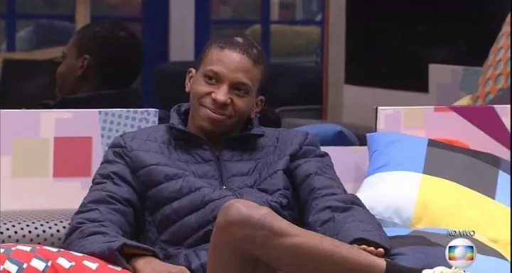 Lucas ainda na sala do BBB.