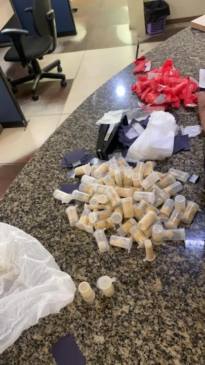 Homem preso pelos agentes tem 18 anos