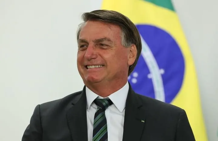 Bolsonaro diz que responsabilidade das seringas é do Ministério da saúde