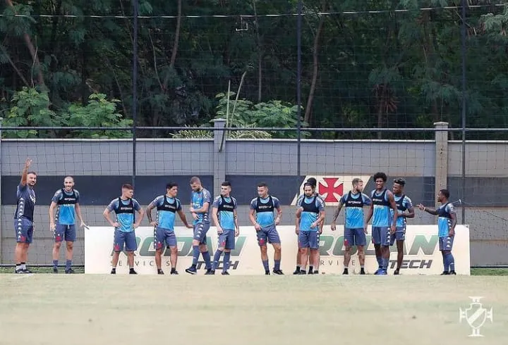 Os oito jogadores tiveram as férias estendidas 