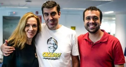 A jornalista Patrícia Kogut (esquerda) foi uma das entrevistadas para o documentário. Rafael Spaca (centro) é o diretor e Gabriel Gontijo (direita) o produtor