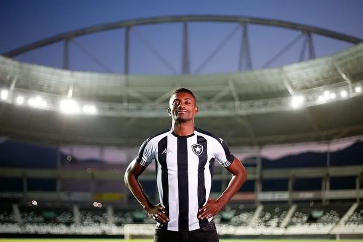 Jogador tem contrato até dezembro de 2021 com o Alvinegro