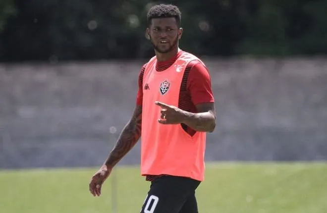 Lateral chega para um setor carente do elenco alvinegro