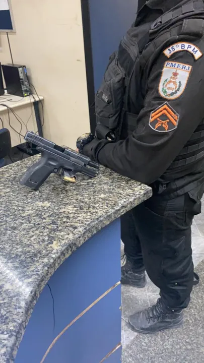 Policiais aprenderam uma pistola com o criminoso