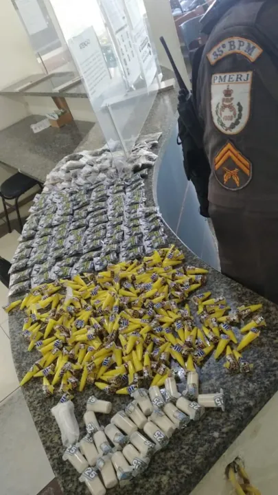Grande quantidade de droga foi apreendida pelos policiais