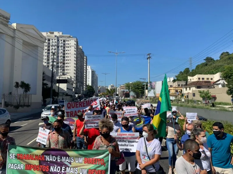 Protesto contra as medidas restritivas em Niterói