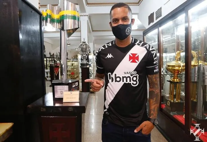 Jogador volta ao clube nove anos depois