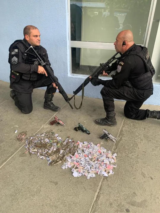 PM apreendeu drogas e armas
