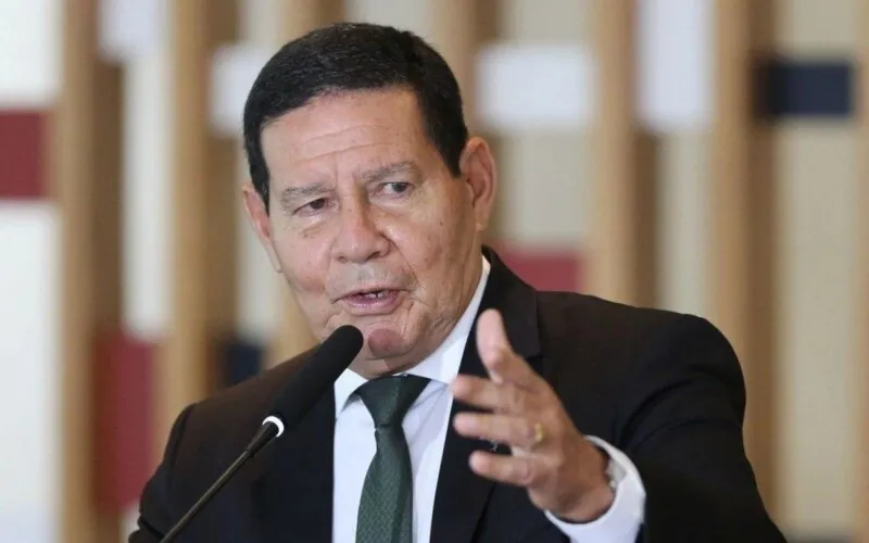Apesar de fala de Bolsonaro, Mourão garantiu realização de eleições