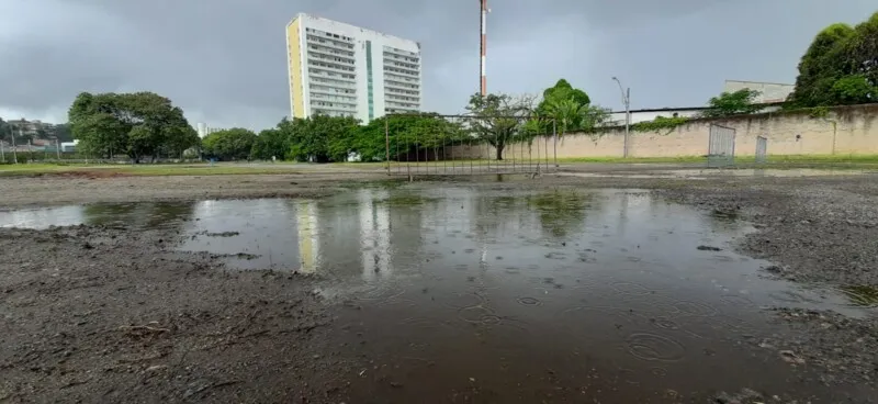 O local está sofrendo com alagamentos
