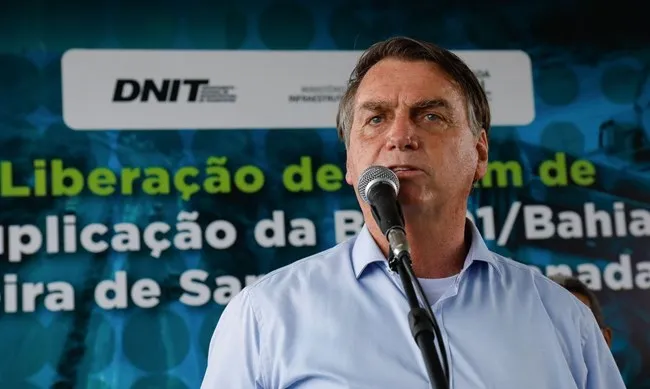 Questionado por jornalista, presidente a chamou de "idiota"