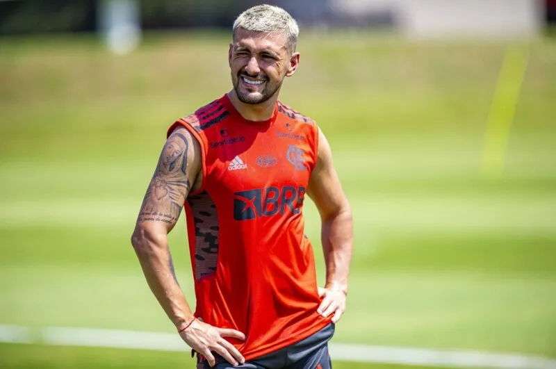 Arrascaeta integra o grupo da estreia do Flamengo na Libertadores