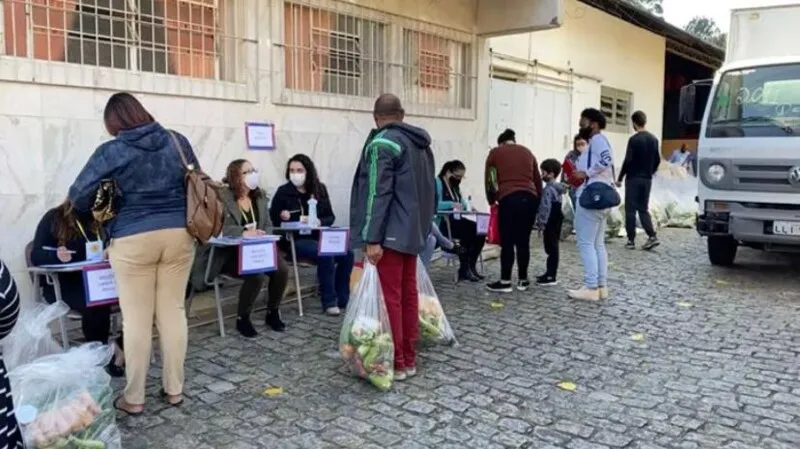 . As cestas serão doadas a pessoas em situação de vulnerabilidade social causada pela pandemia do coronavírus.