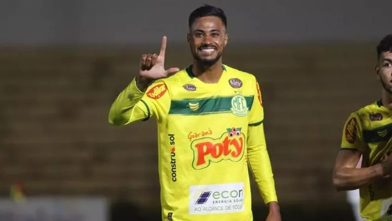 Jogador chega para reforçar o ataque alvinegro