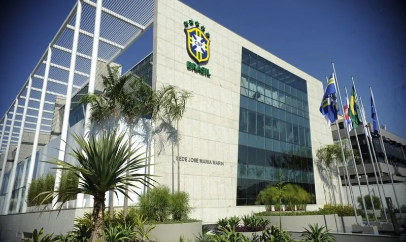 Futebol está mantido no Brasil