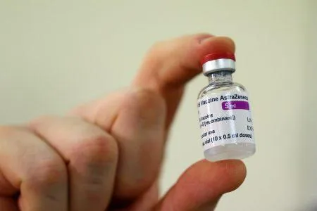 Imagem ilustrativa da imagem Vacinas de Oxford produzidas no país é adiada pela Fiocruz