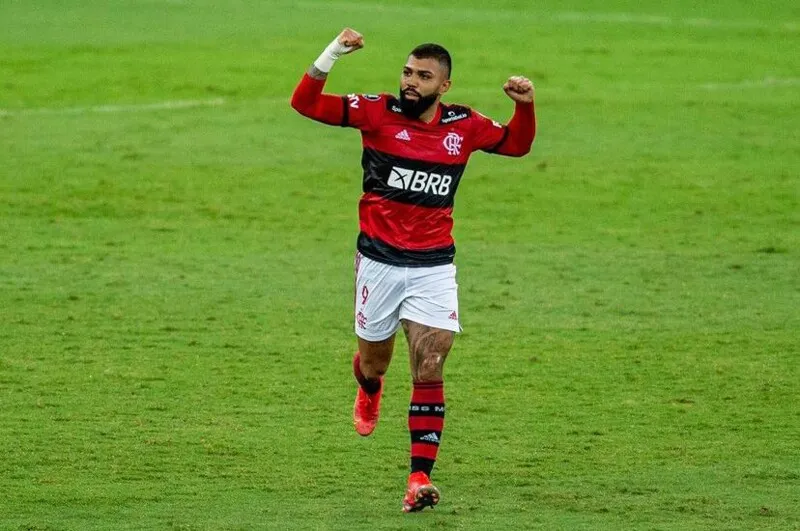 Gabi Gol aproveita sua fase de artilheiro e marca dois gols para o time Rubro-Negro.