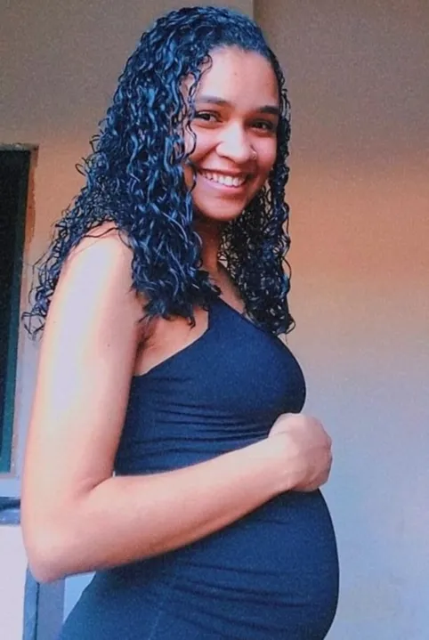 Imagem ilustrativa da imagem Jovem é morta em Macaé após ter bebê de 8 meses arrancado da barriga