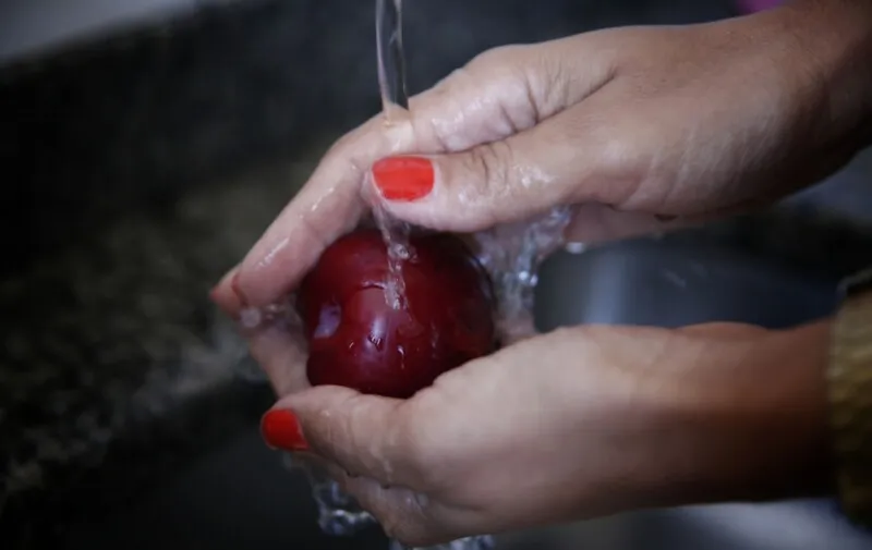 Vírus se prolifera em água contaminada