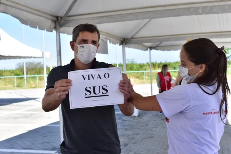 Prefeito recebeu primeira dose do imunizante nesta quarta-feira (8)