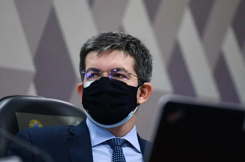 Randolfe é vice-presidente da CPI da Pandemia no Senado