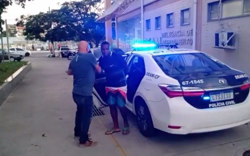 Imagem ilustrativa da imagem Homem é preso após denúncia de agressão contra companheira em Búzios