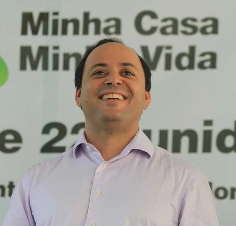 Ex-prefeito atualmente está vivendo em Portugal