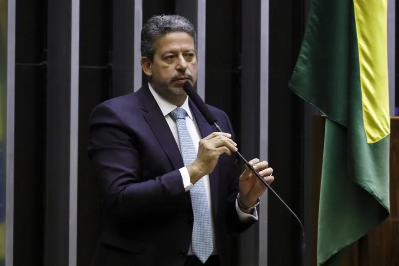 Ao presidente, Lira disse que congresso deve manter prisão do deputado