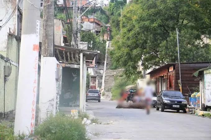Imagem ilustrativa da imagem Urgente: Policial é atingido na cabeça durante operação no Morro Menino de Deus
