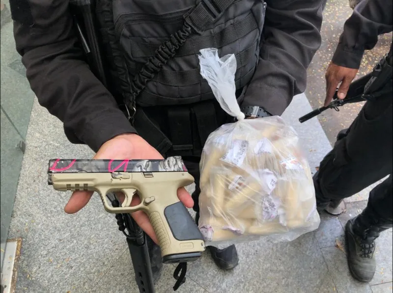 Uma pistola turca foi apreendida