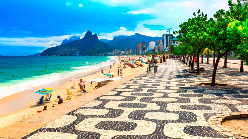 Imagem ilustrativa da imagem Rio proíbe uso de praias, estacionamento na orla e entrada de ônibus fretados