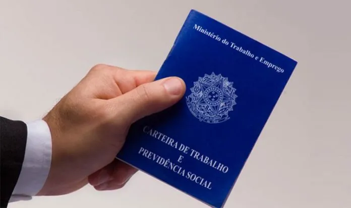 interessados devem fazer cadastro ou enviar currículo por e-mail
