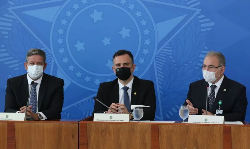 Imunizantes chegam já em abril, maio e junho