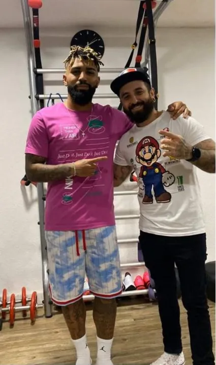 De Gabigol ao rapper PK Delas, Jhony Tattoo é o preferido dos artistas