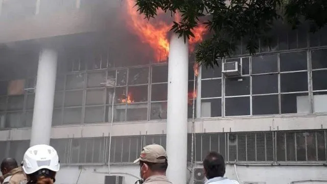 Incêndio atingiu segundo andar do prédio da reitoria