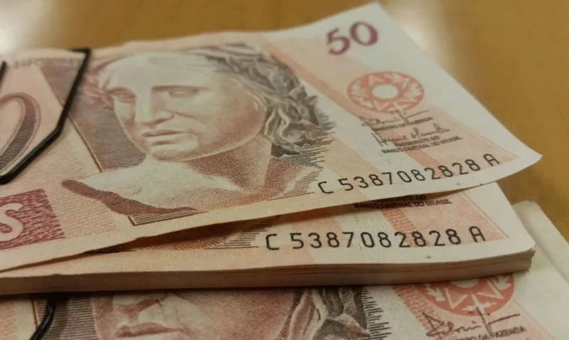 Imagem ilustrativa da imagem Salário mínimo passa a ser de R$ 1.212 a partir de amanhã